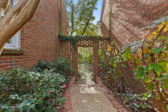 $669,000 | 450 St Andrews Drive, Jackson, MS 39211