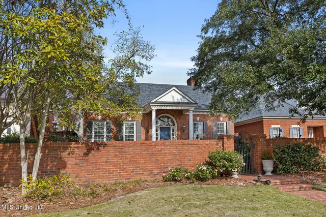 $669,000 | 450 St Andrews Drive, Jackson, MS 39211