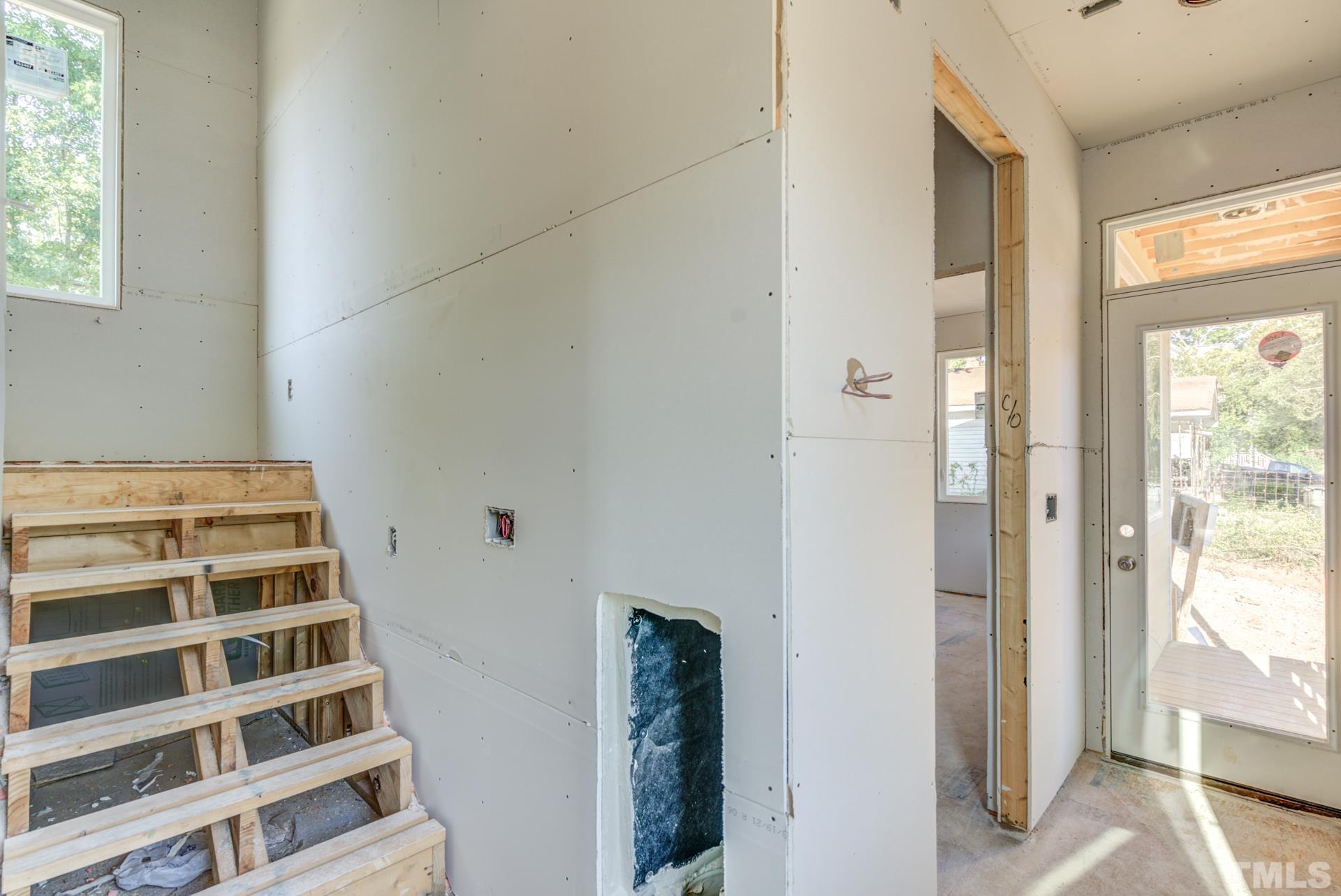 1119 Holmes Street Raleigh, NC 27601 - Photo 9 of 35 Gallery Image 9
