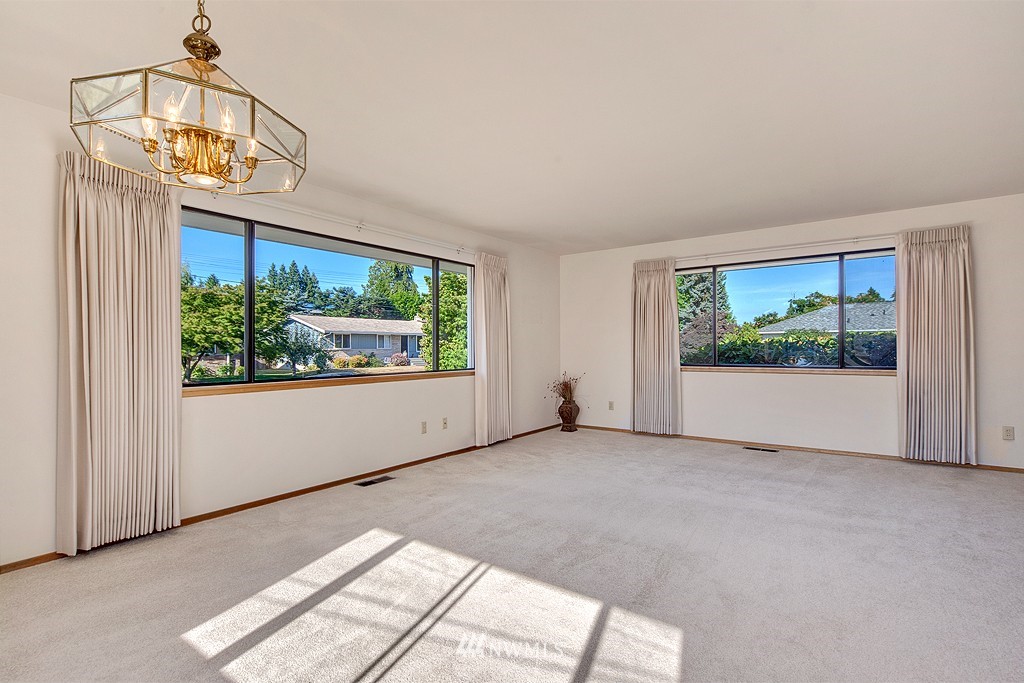 10505 Northeast 195th Street Bothell, WA 98011 - Photo 3 of 19 Gallery Image 3