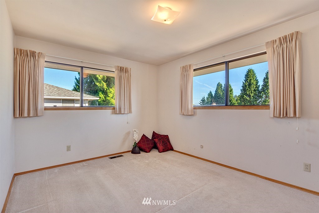 10505 Northeast 195th Street Bothell, WA 98011 - Photo 8 of 19 Gallery Image 8