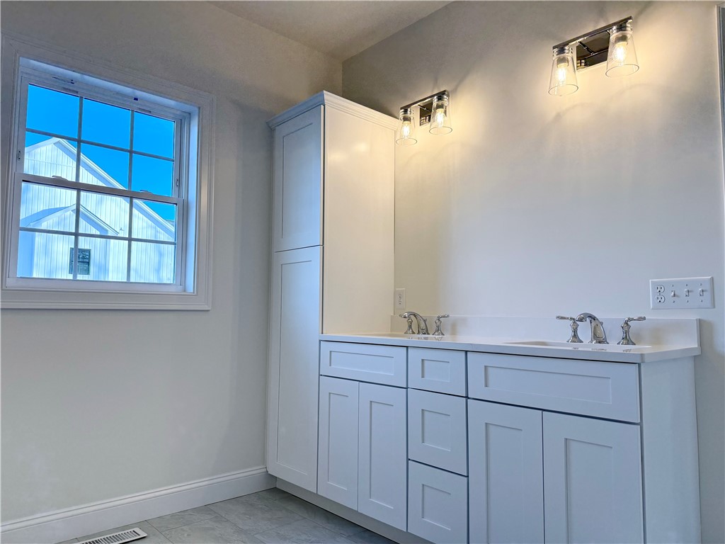 1346 Central Avenue Johnston, RI 02919 - Photo 14 of 18