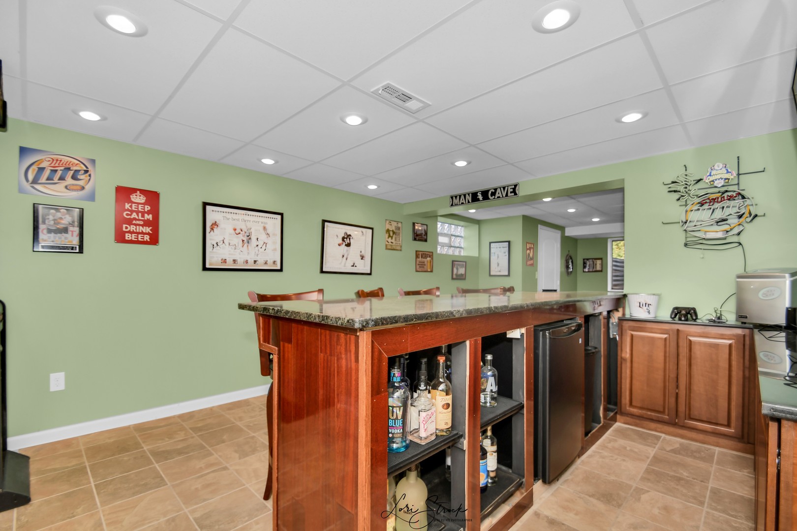 19407 Cherry Street Mokena, IL 60448 - Photo 21 of 33 a large kitchen with stainless steel appliances granite countertop a large counter top and stove