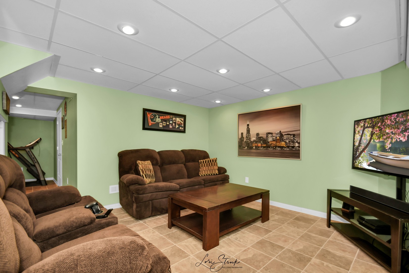 19407 Cherry Street Mokena, IL 60448 - Photo 23 of 33 a living room with furniture and a flat screen tv