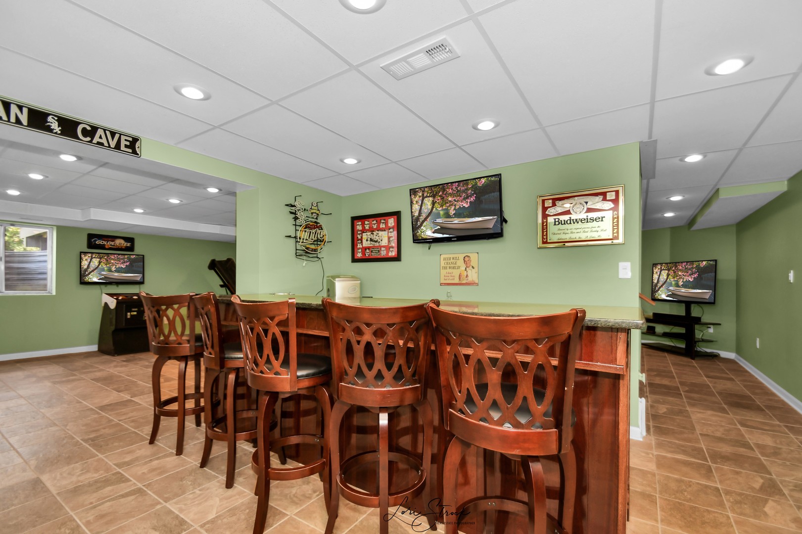 19407 Cherry Street Mokena, IL 60448 - Photo 24 of 33 a view of a dining room with furniture