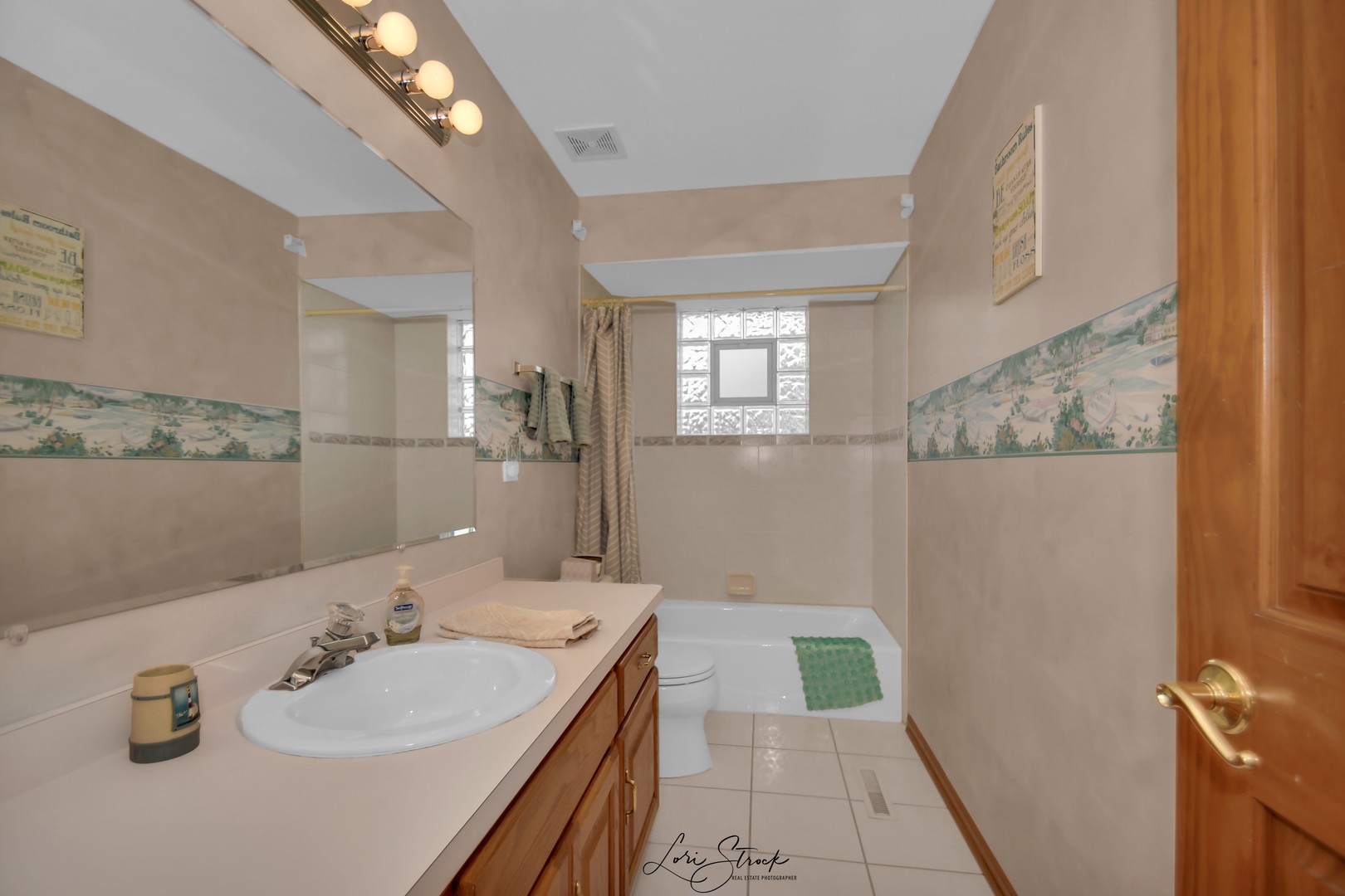 19407 Cherry Street Mokena, IL 60448 - Photo 27 of 33 a bathroom with a sink a mirror and a toilet