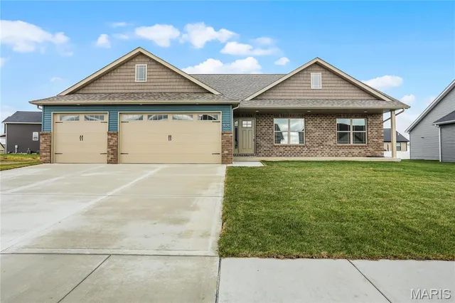 $499,900 | 404 Rumsfeld Drive, Troy, IL 62294