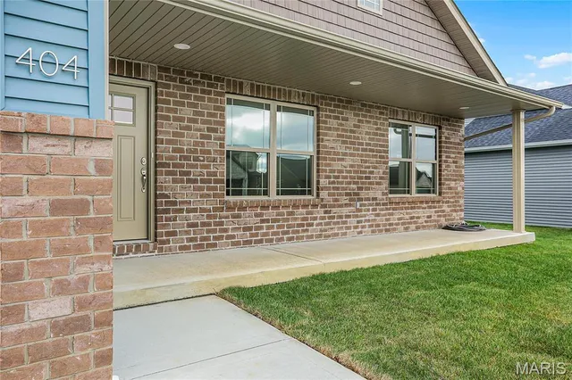 $499,900 | 404 Rumsfeld Drive, Troy, IL 62294