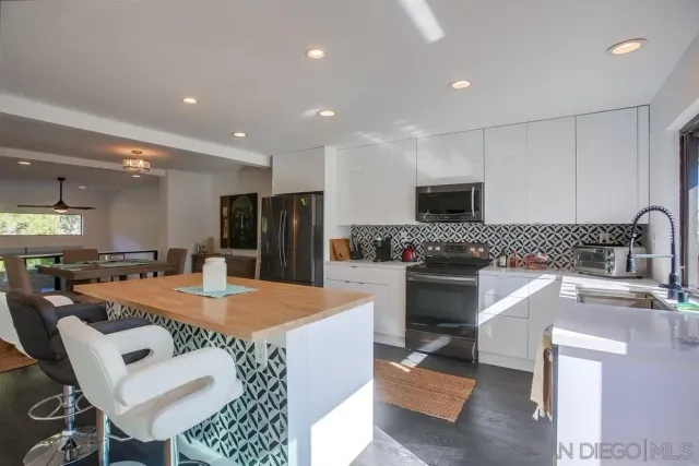 $759,900 | 2525 Woodlands Way, Oceanside, CA 92054