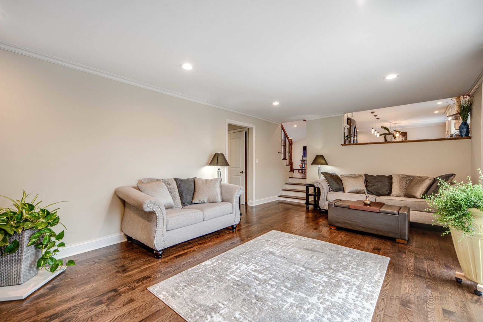 693 Sumac Road Highland Park, IL 60035 - Photo 14 of 31 a living room with furniture and a potted plant
