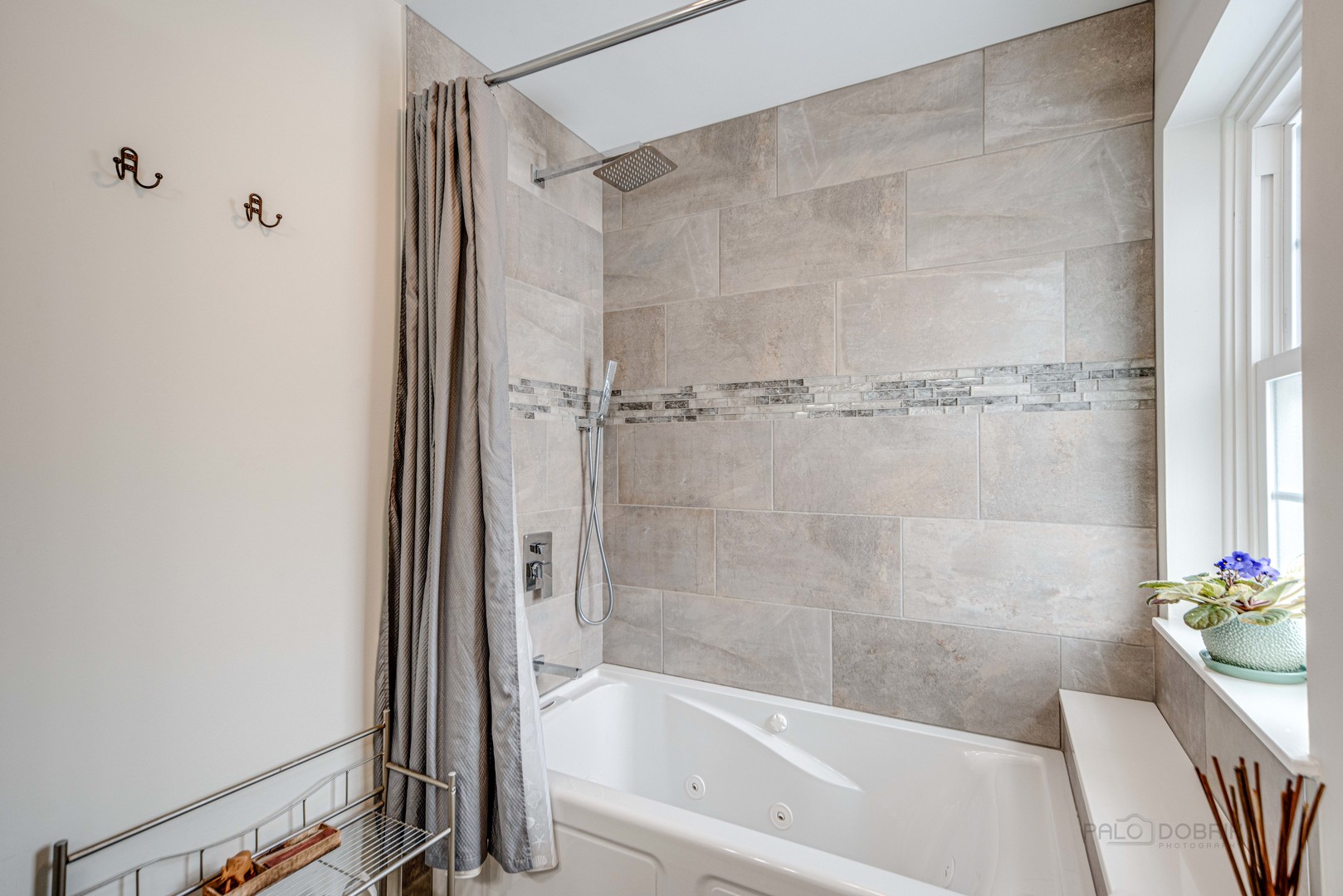 693 Sumac Road Highland Park, IL 60035 - Photo 22 of 31 a bathroom with a bathtub