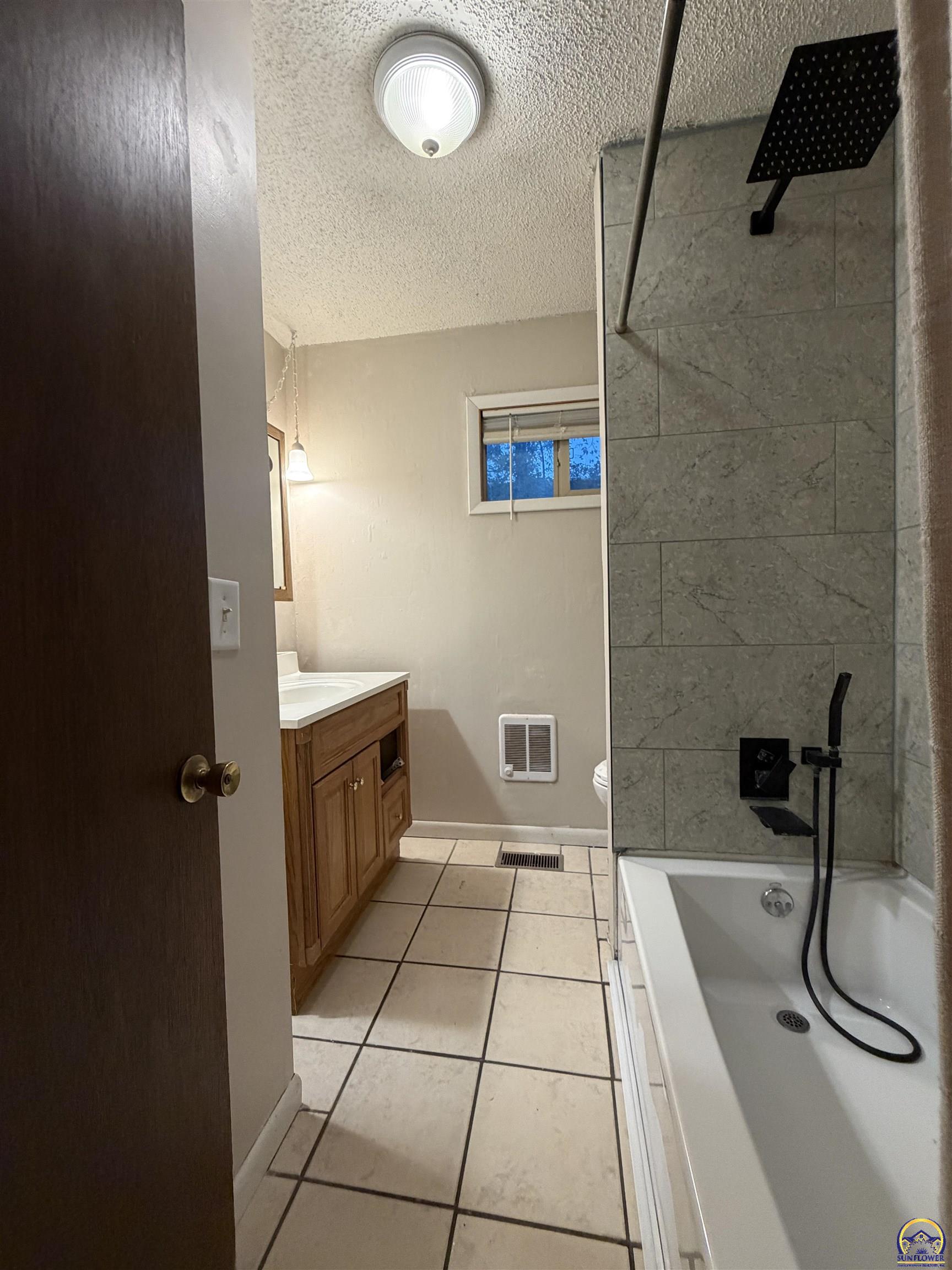 7435 Lakeview Road Meriden, KS 66512 - Photo 13 of 49 Gallery Image 13