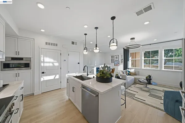 $788,129 | 4898 Las Positas Road, Unit 202, Livermore, CA 94551