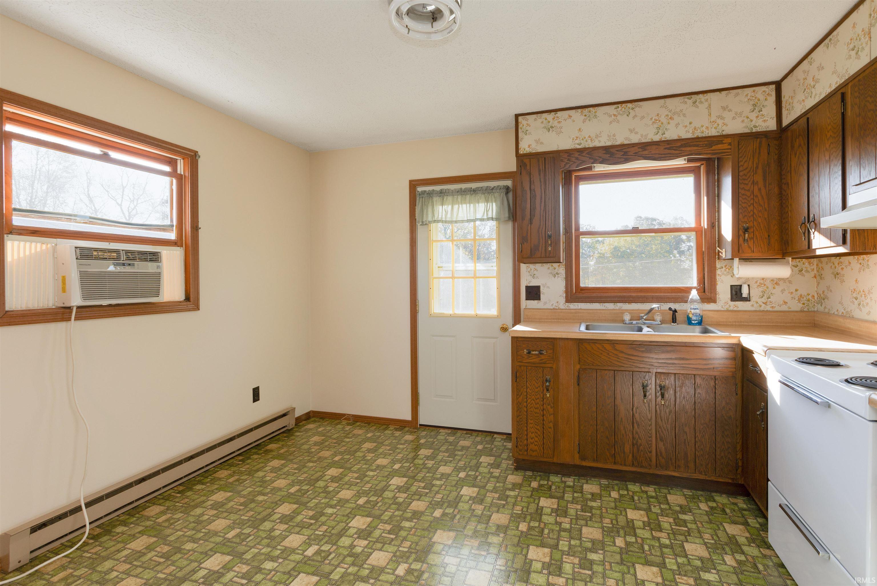 1721 Old Vincennes Road Mitchell, IN 47446 - Photo 16 of 36 Gallery Image 16