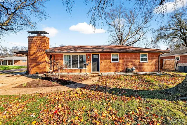 $197,000 | 6 Lancelot Drive, Belleville, IL 62226