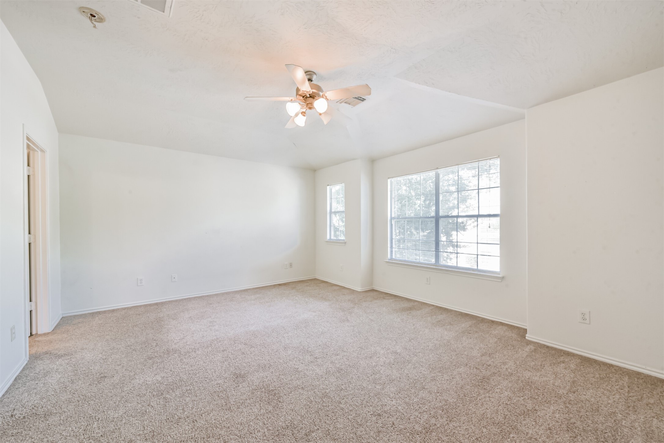 17538 Olympic Park Lane Humble, TX 77346 - Photo 10 of 21 Master Bedroom is huge!