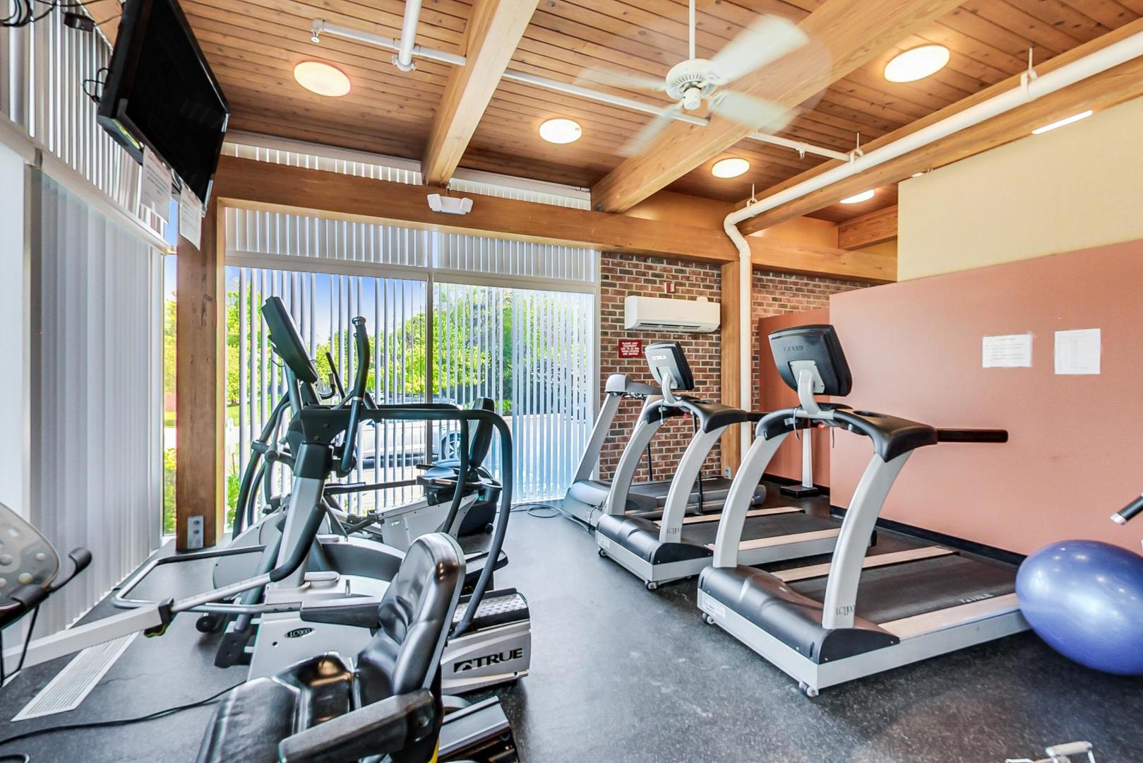 351 Kelburn Road, Unit 213 Deerfield, IL 60015 - Photo 31 of 37 a view of a room with gym equipment