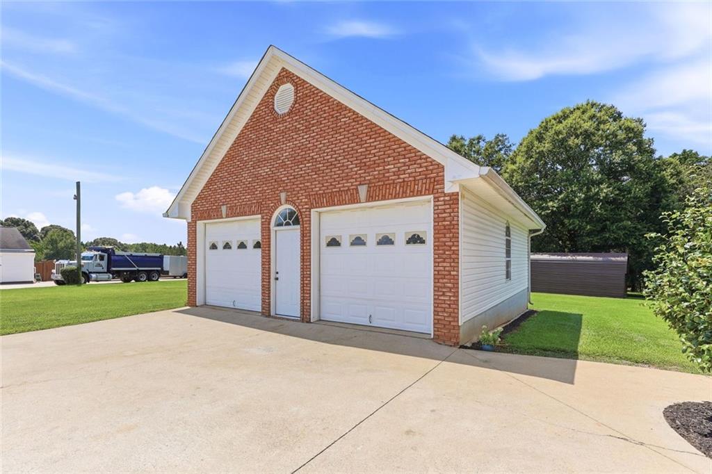 5573 Clarks Bridge Road Clermont, GA 30527 - Photo 8 of 65 Gallery Image 8