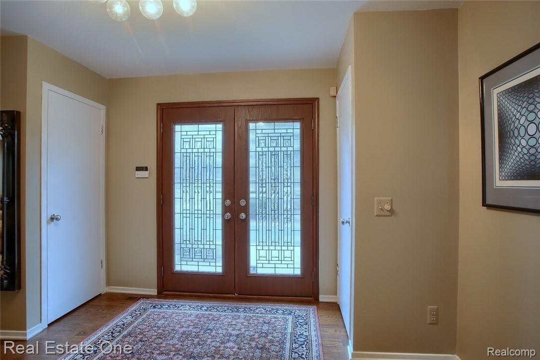 5216 Rector Court Bloomfield Hills, MI 48302 - Photo 3 of 42 3-Foyer.jpg