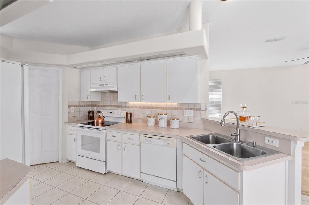 7040 Frascati Loop Wesley Chapel, FL 33544 - Photo 13 of 55 Gallery Image 13