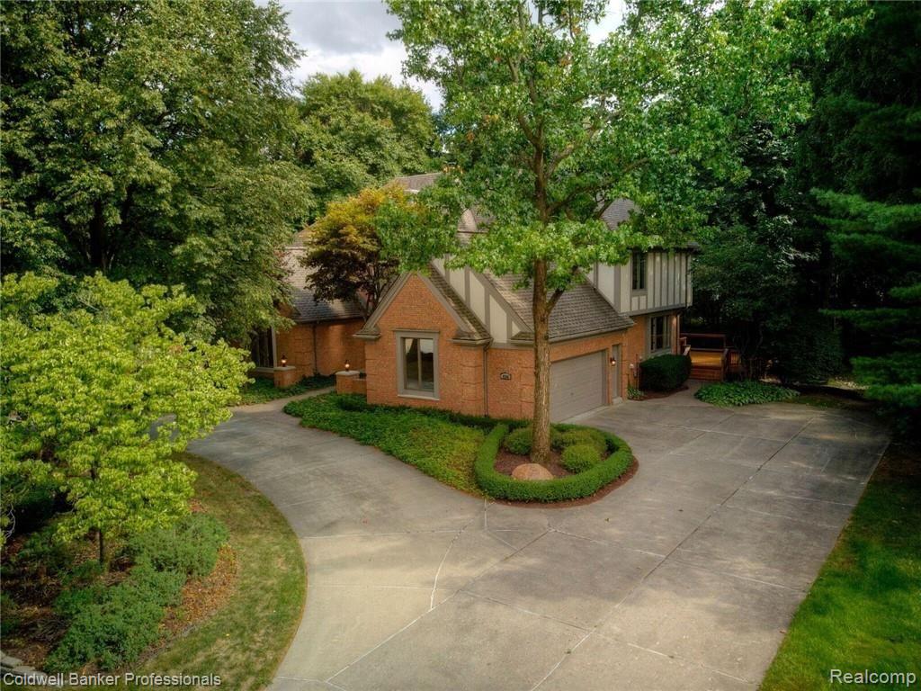 4780 Rivers Edge Drive Troy, MI 48098 - Photo 51 of 53 4780 - Driveway View w-Circular Driveway.jpeg