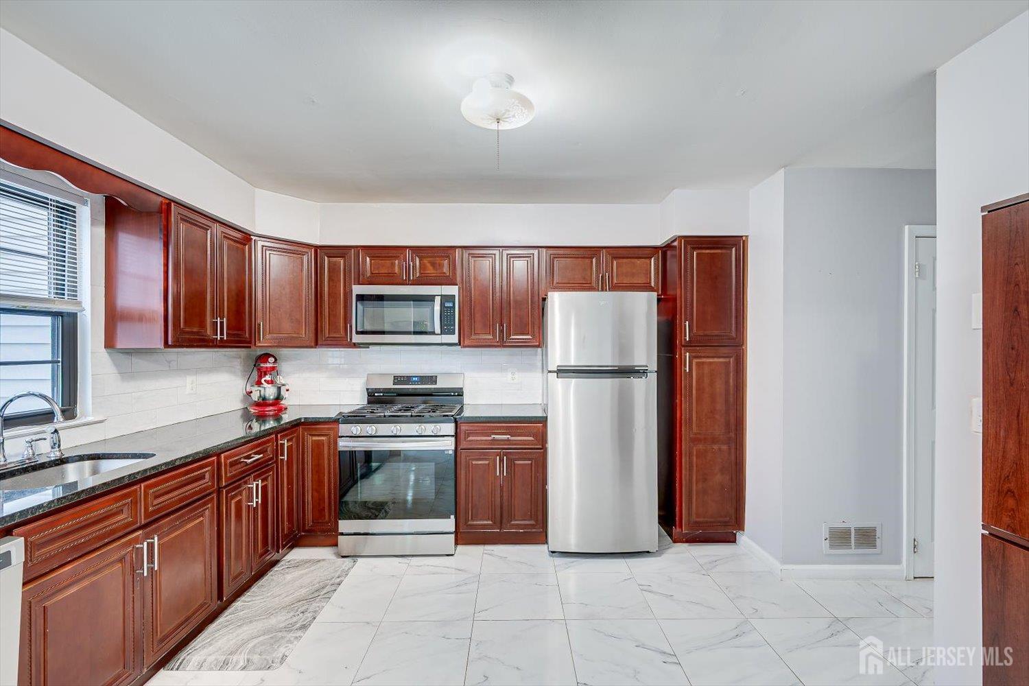 304 Maplecrest Road Edison, NJ 08820 - Photo 18 of 38