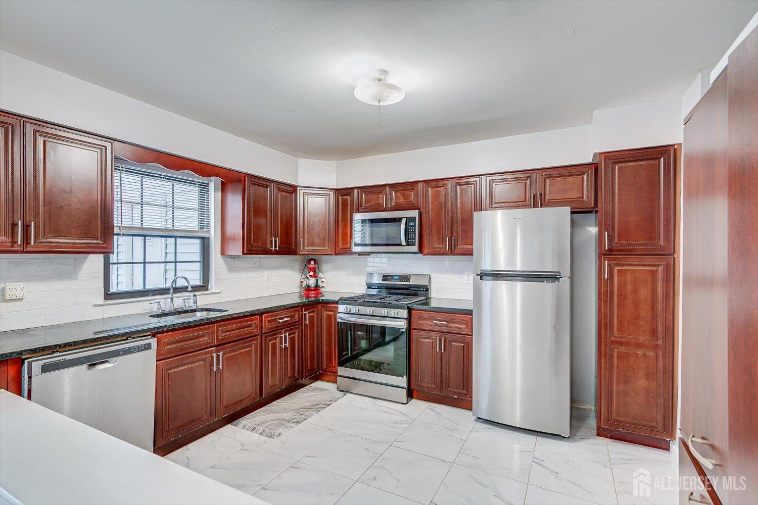 304 Maplecrest Road Edison, NJ 08820 - Photo 19 of 38