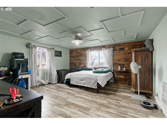526 East Punkin Center Road Hermiston, OR 97838 - Photo 14 of 48 a bedroom with a bed and a flat screen tv