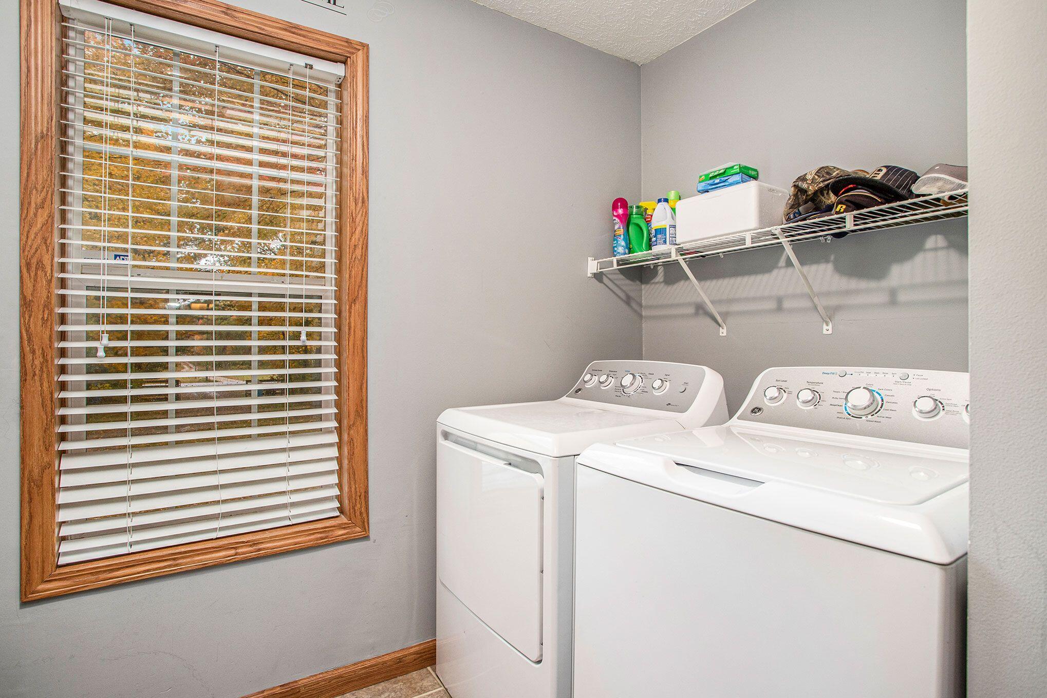 1275 Thomson Road Niles, MI 49120 - Photo 18 of 26 1275 Thomson laundry