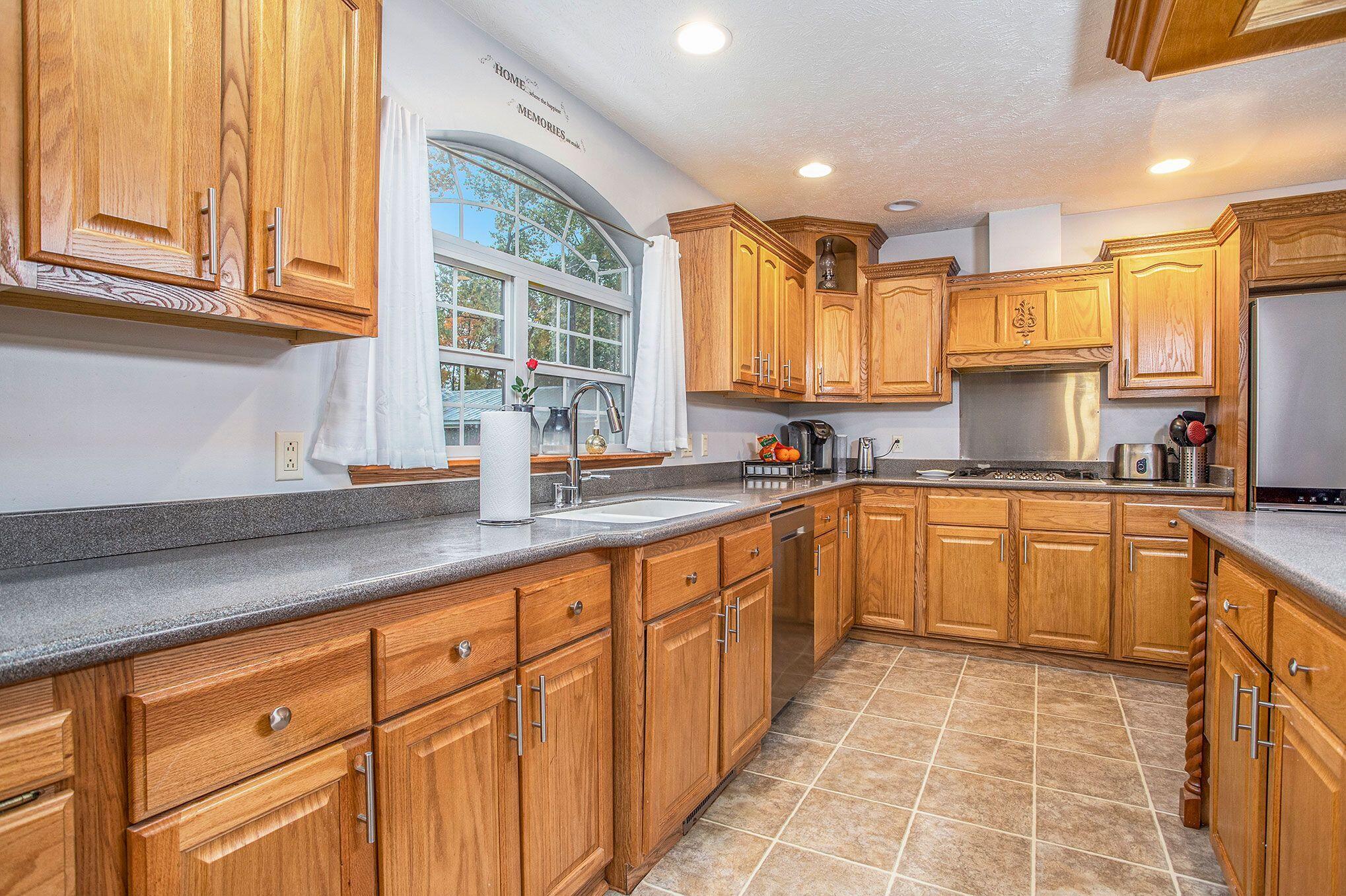 1275 Thomson Road Niles, MI 49120 - Photo 8 of 26 1275 Thomson so many cabinets!
