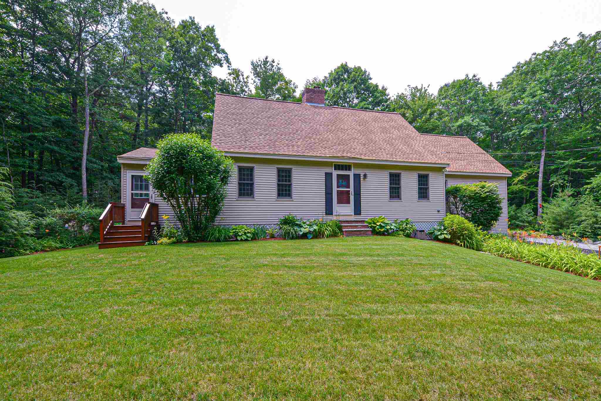 87 Hampstead Road Sandown, NH 03873 - Photo 1 of 40