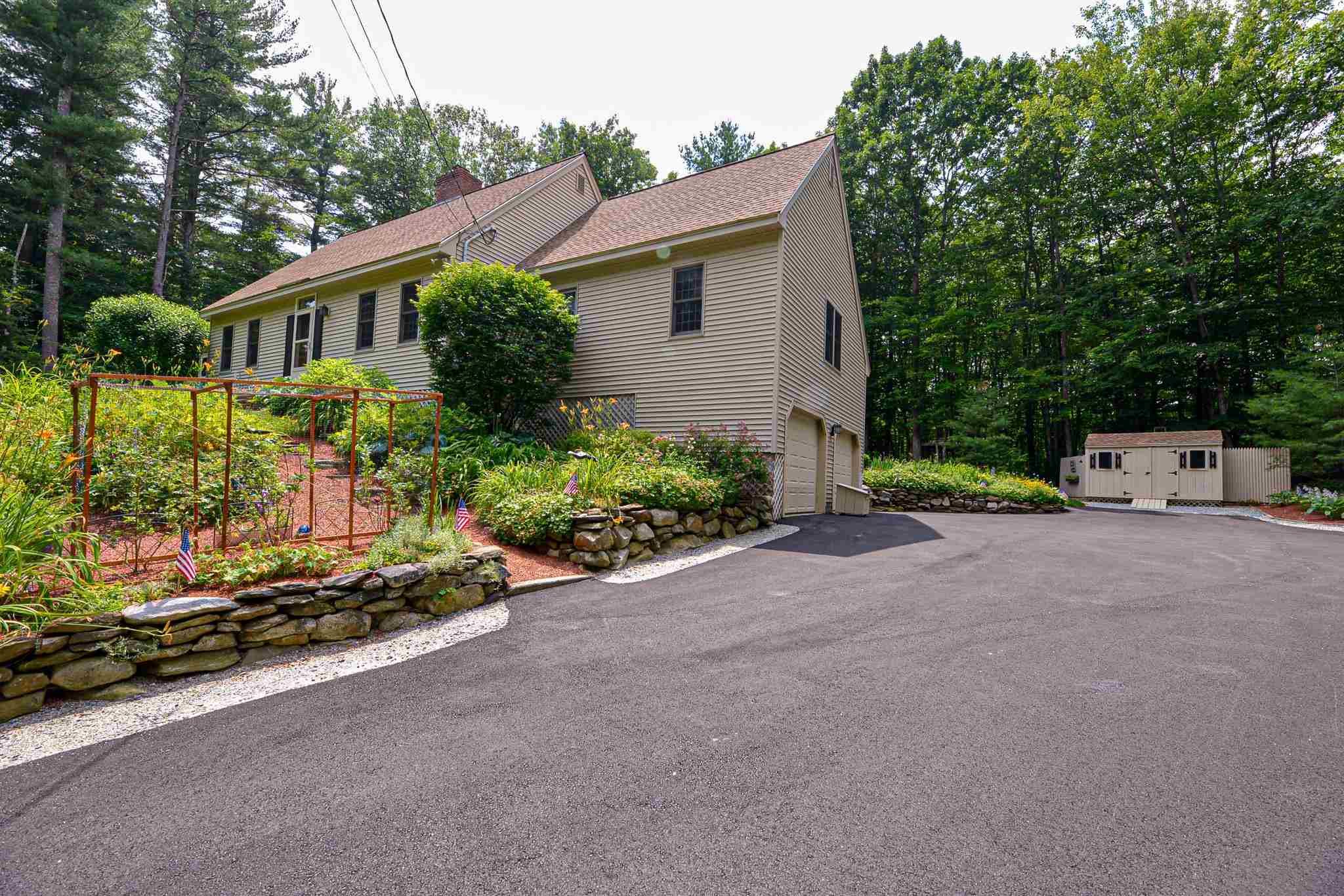 87 Hampstead Road Sandown, NH 03873 - Photo 3 of 40