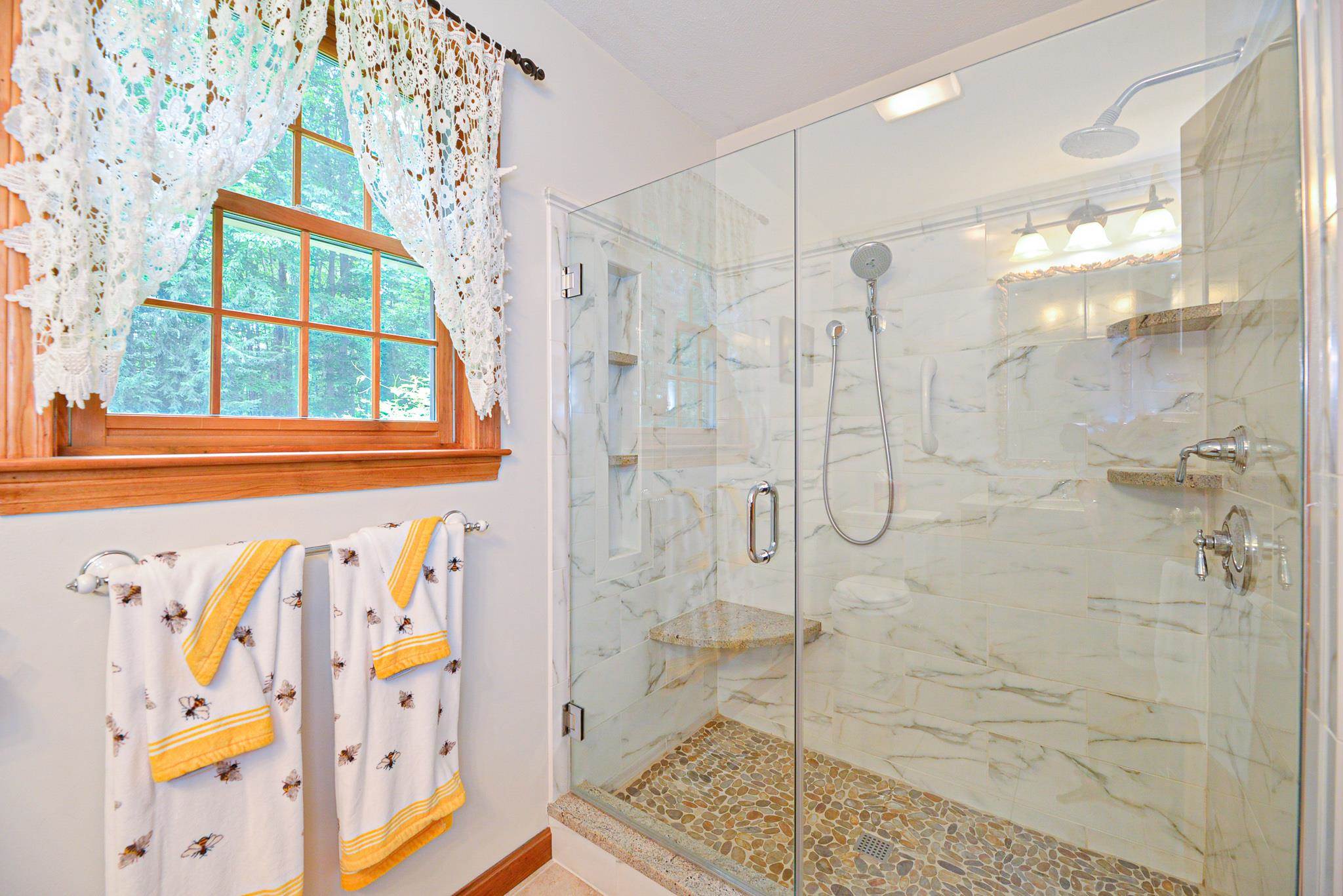 87 Hampstead Road Sandown, NH 03873 - Photo 22 of 40