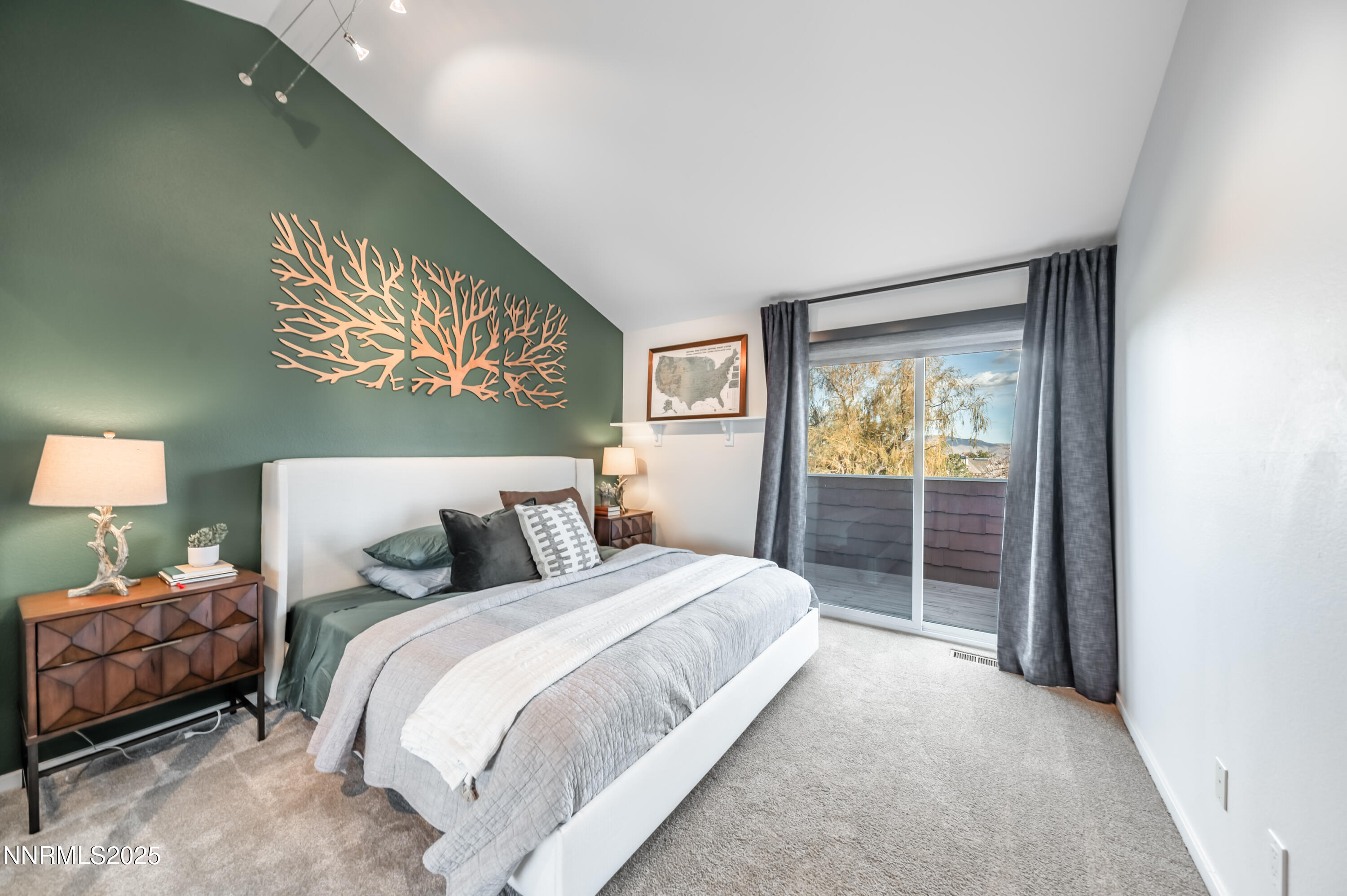 40 MacFarlane Drive Reno, NV 89511 - Photo 23 of 37 a bedroom with double bed and a window