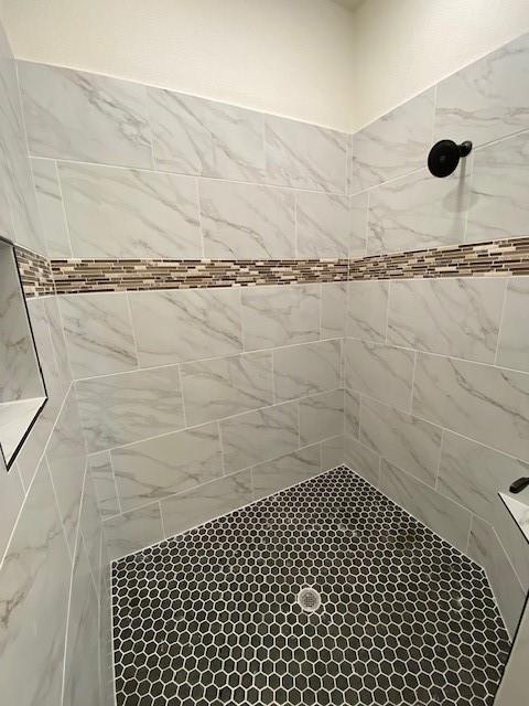 1004 Hennesay Park Springtown, TX 76082 - Photo 16 of 20 a bathroom with a shower