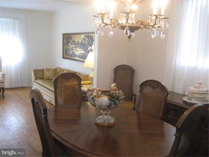956 Marian Road Warminster, PA 18974 - Photo 4 of 15 Dining Room