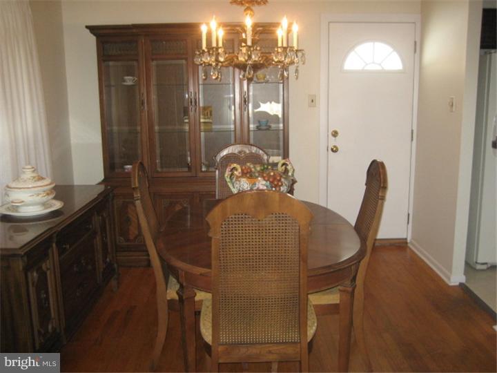 956 Marian Road Warminster, PA 18974 - Photo 5 of 15 Dining Room