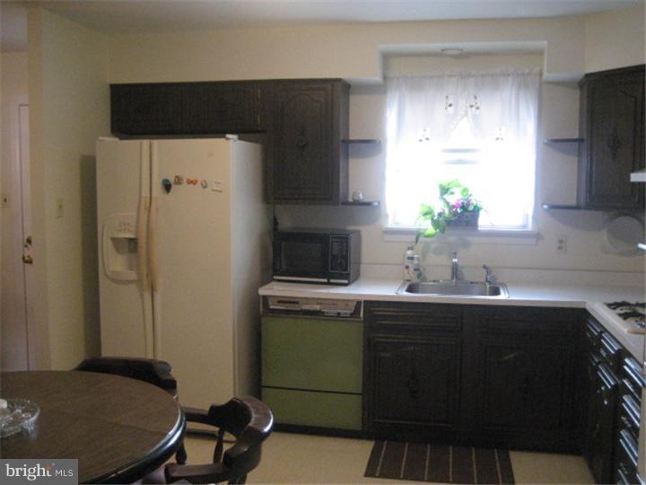 956 Marian Road Warminster, PA 18974 - Photo 6 of 15 Kitchen