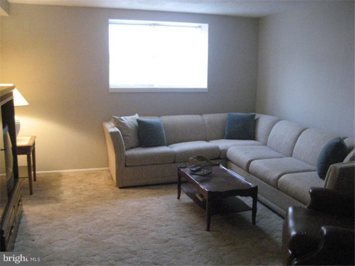 956 Marian Road Warminster, PA 18974 - Photo 8 of 15 Family Room