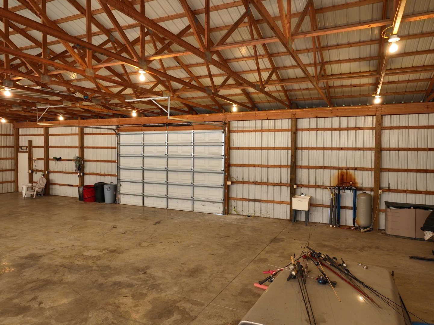 990 East 2800 North Road Clifton, IL 60927 - Photo 14 of 16 a view of a garage