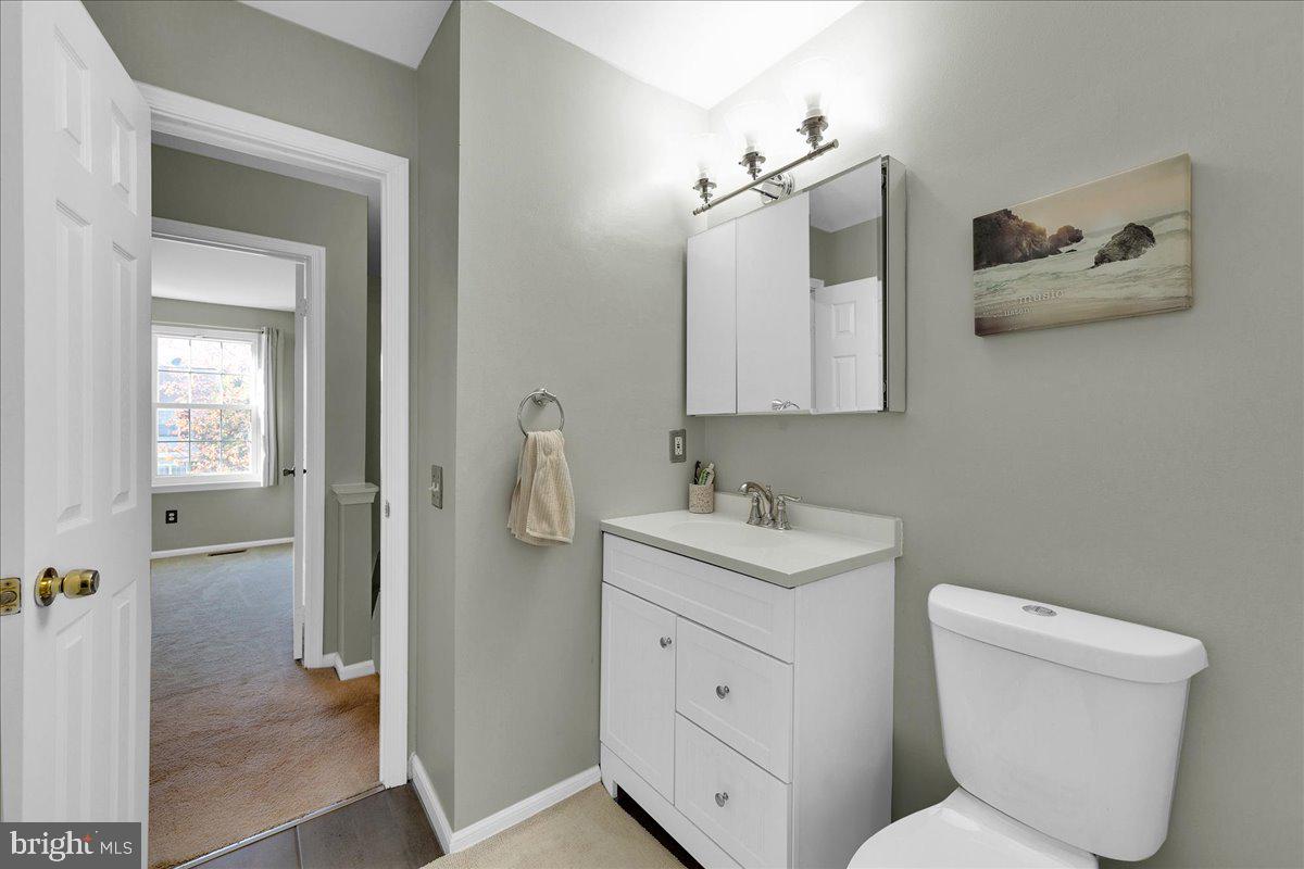 14808 Basingstoke Loop Centreville, VA 20120 - Photo 15 of 23 Full bath upstairs