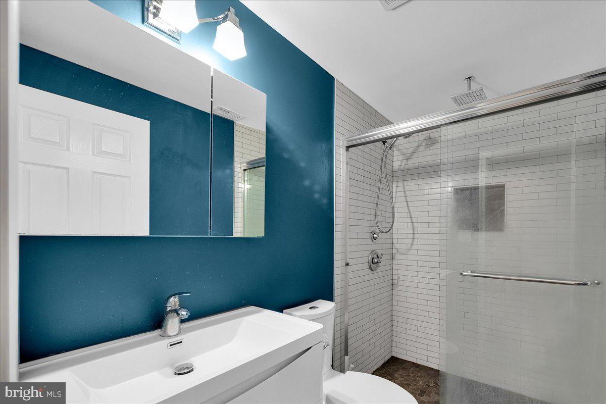 14808 Basingstoke Loop Centreville, VA 20120 - Photo 19 of 23 Full bath down stairs