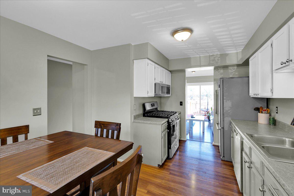 14808 Basingstoke Loop Centreville, VA 20120 - Photo 6 of 23