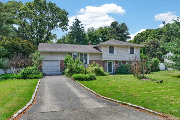 $619,000 | 14 Mark Drive, Smithtown, NY 11787