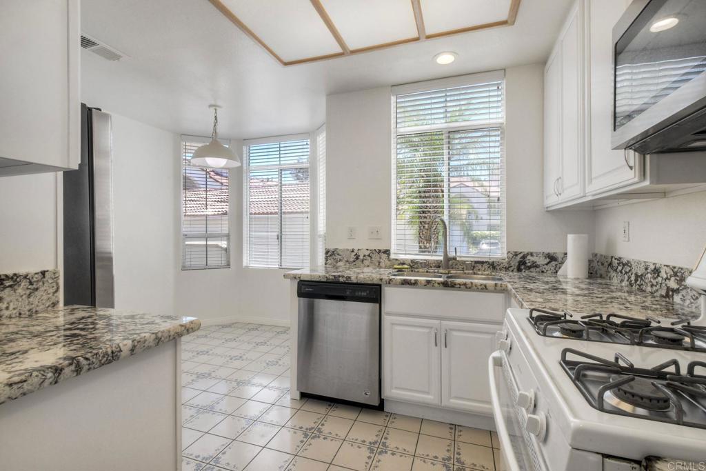 3375 Genoa Way, Unit 144 Oceanside, CA 92056 - Photo 13 of 34 Kitchen