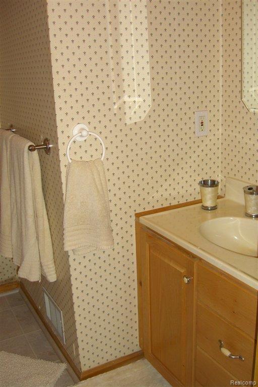 4576 Van Amberg Road Brighton, MI 48114 - Photo 23 of 24 Second Bath