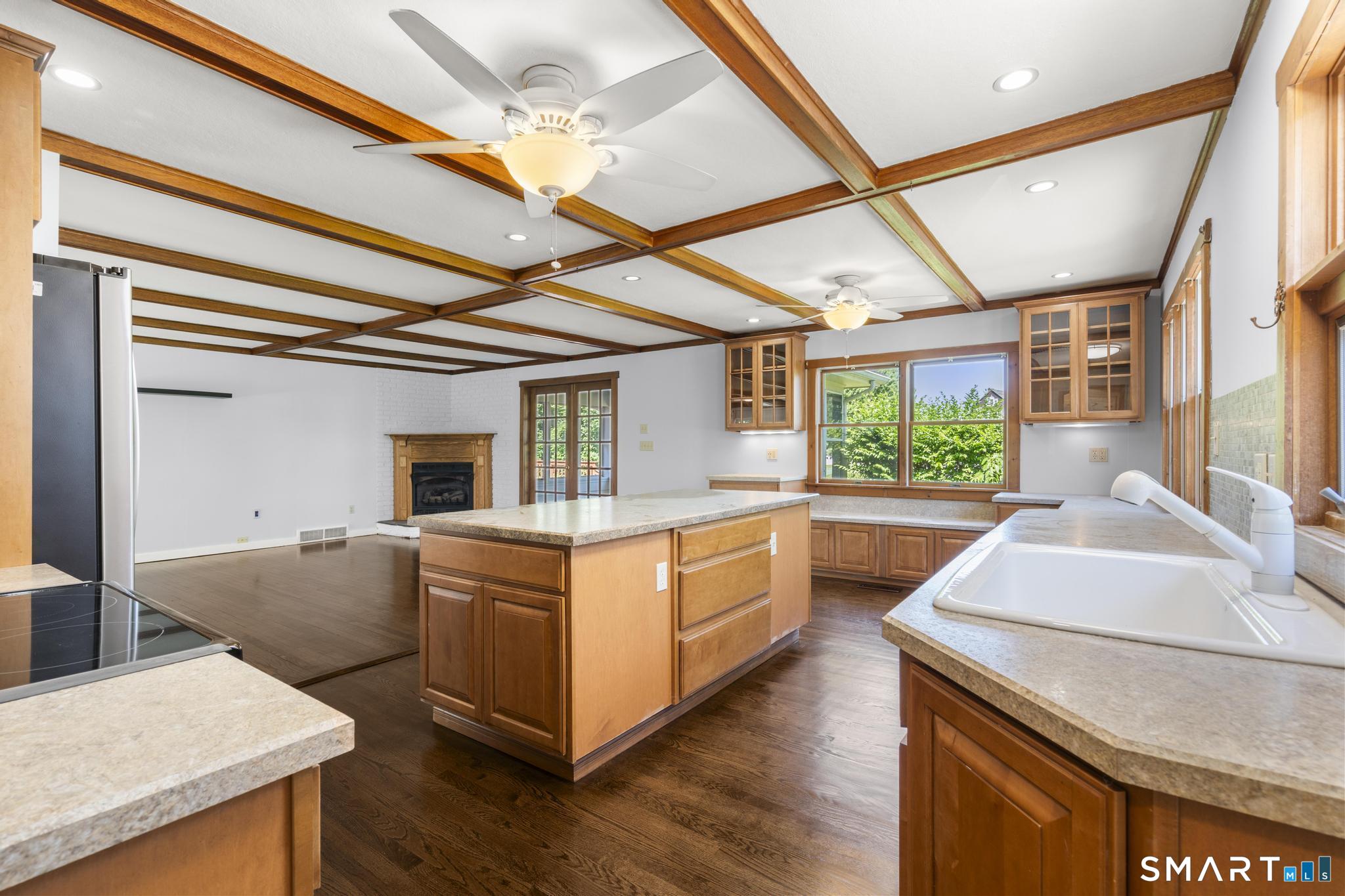48 Prospect Avenue East Lyme, CT 06357 - Photo 9 of 38