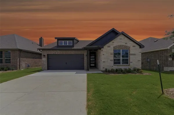 $299,900 | 3504 Helena Street, Gainesville, TX 76240
