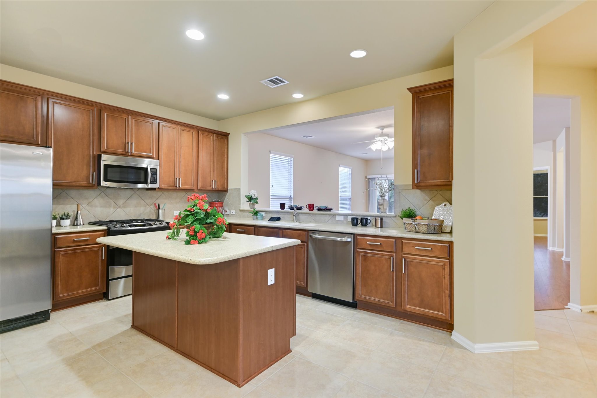 915 Apache Mountain Lane Georgetown, TX 78633 - Photo 12 of 33