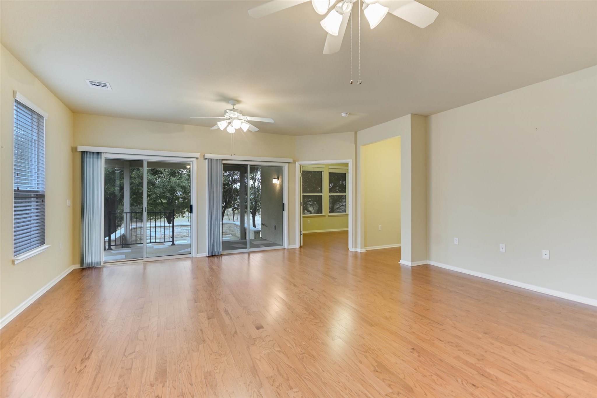 915 Apache Mountain Lane Georgetown, TX 78633 - Photo 5 of 33